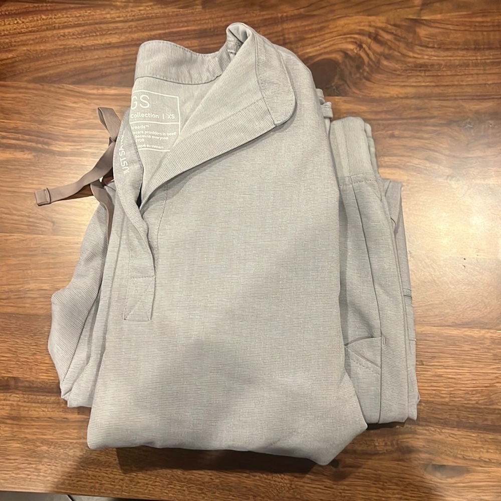 Figs Likited edition, dark space grey scrub set